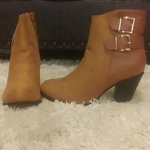 BRAND NEW out the 📦 Sz 9 BrownTwo-Toned Booties